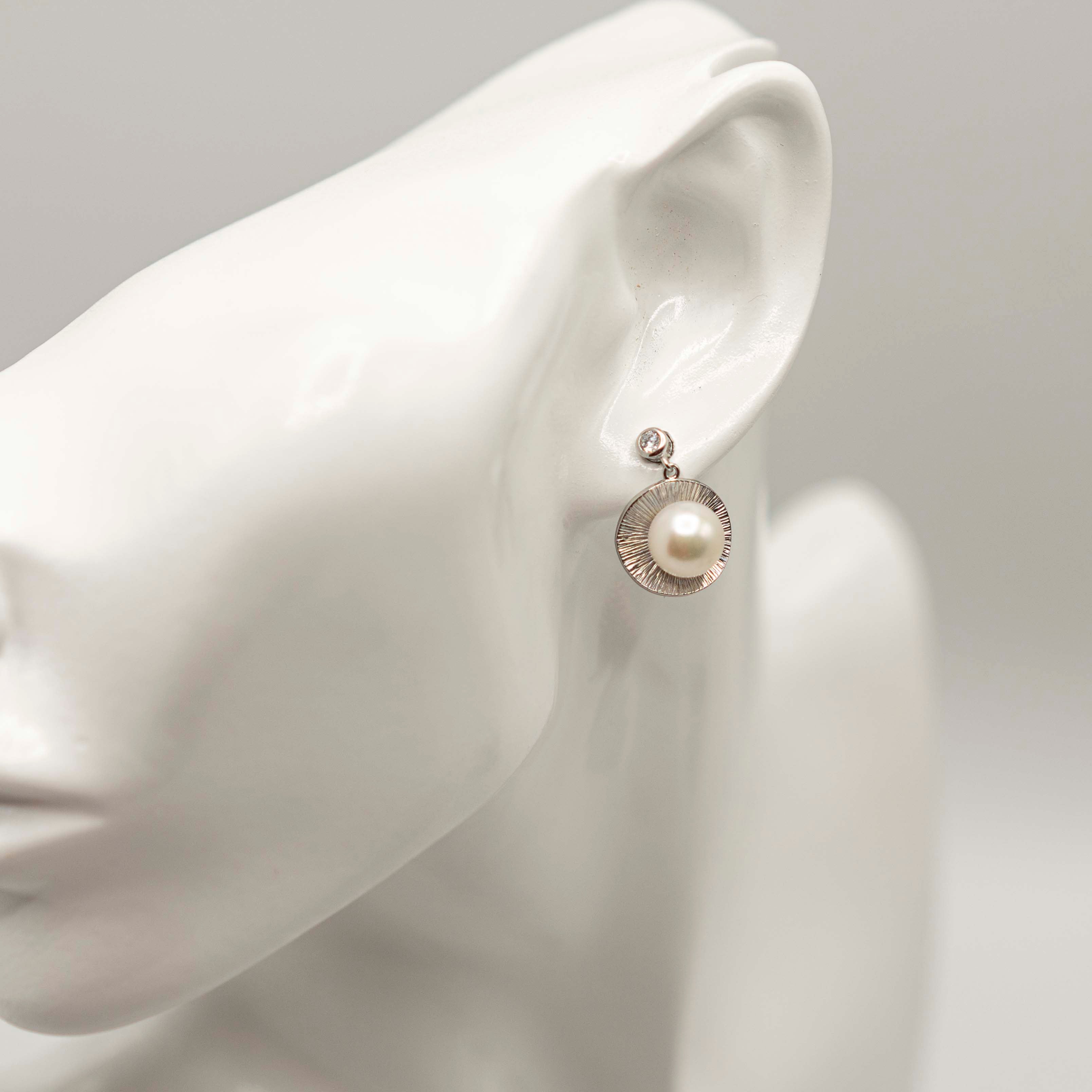 18ct Gold Vermeil Pearl Earrings